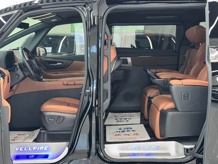 Toyota Vellfire, 2024 — фото 6 из 9