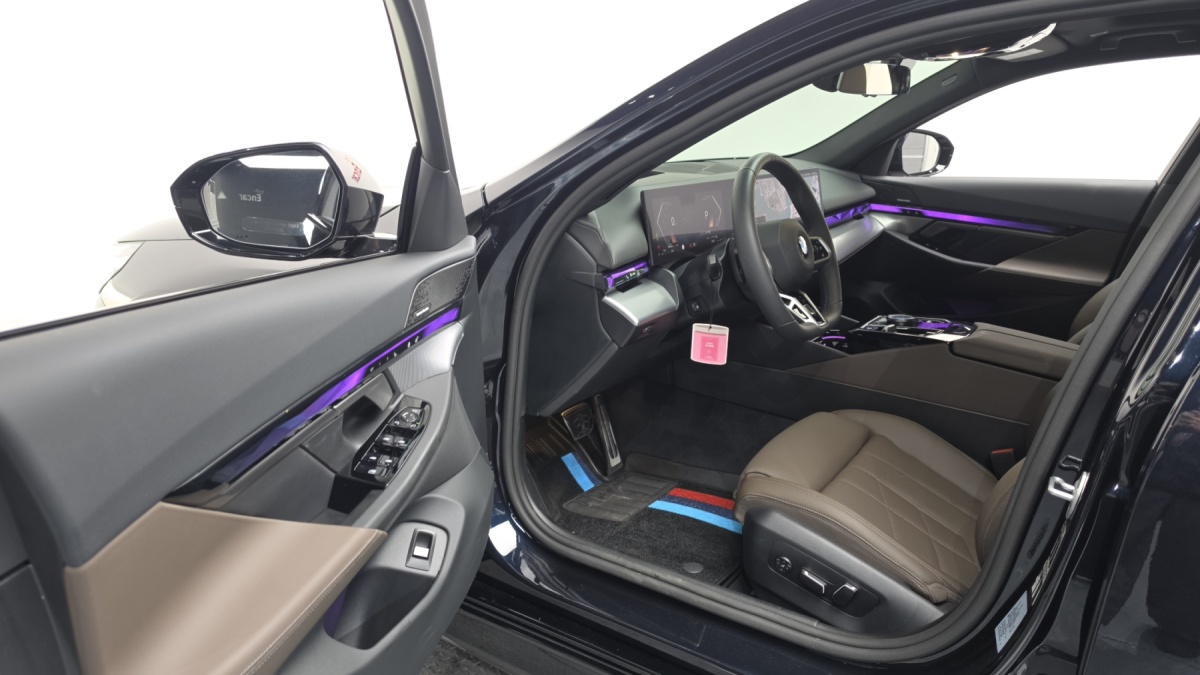 BMW 5 Series, 2025 — фото 9 из 12
