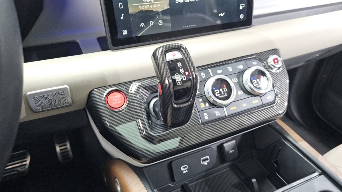 Land Rover Defender, 2022 — фото 9 из 12