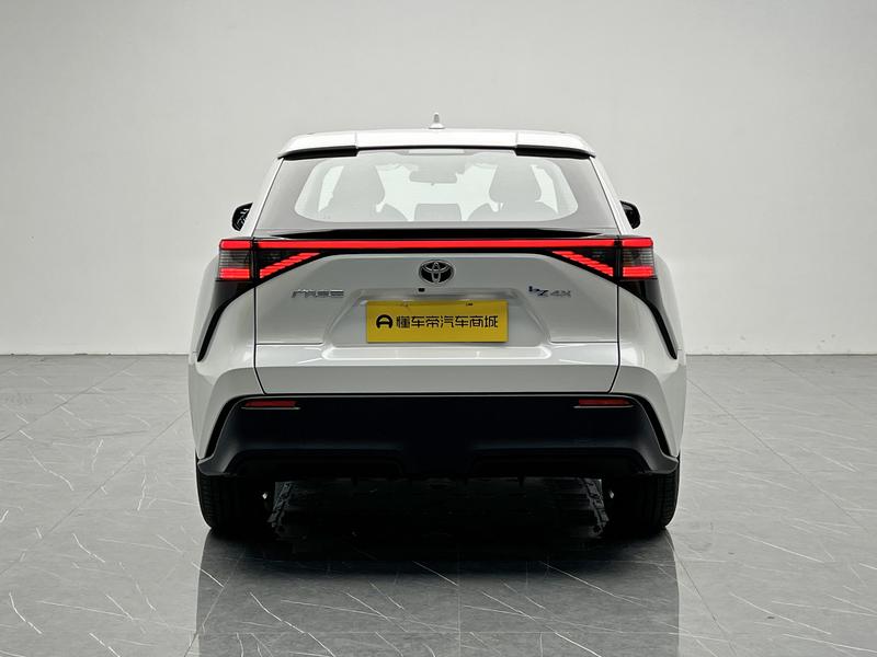 Toyota bZ4X Platinum, 2026 — фото 6 из 12