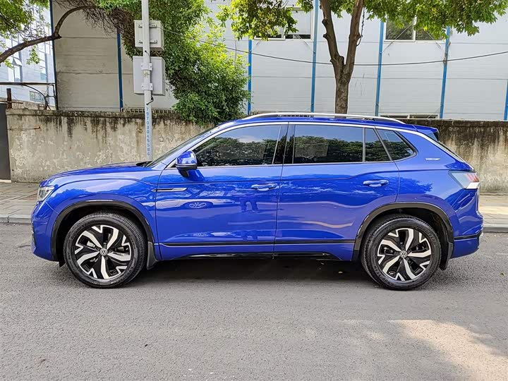 Volkswagen Tayron GTE Hybrid, 2023 — фото 3 из 9