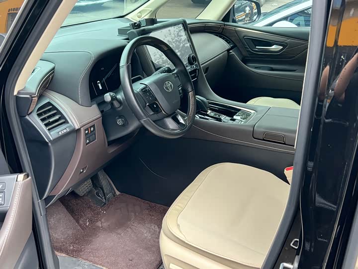 Toyota Alphard, 2025 — фото 2 из 7