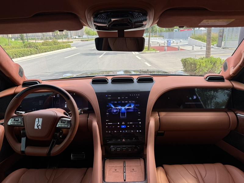 BYD Yangwang U8, 2023 — фото 7 из 10