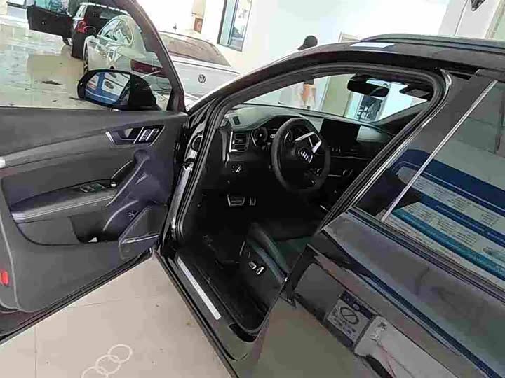 Audi Q5L, 2024 — фото 3 из 3