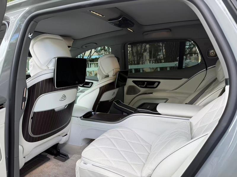 Mercedes-Benz Maybach EQS SUV, 2025 — фото 7 из 10
