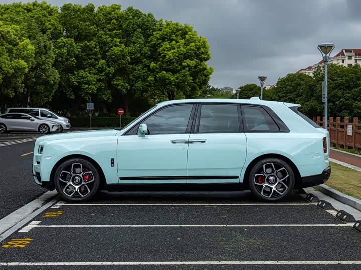 Rolls-Royce Cullinan, 2022 — фото 7 из 9