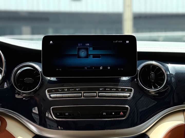 Mercedes-Benz V-Class, 2022 — фото 8 из 9