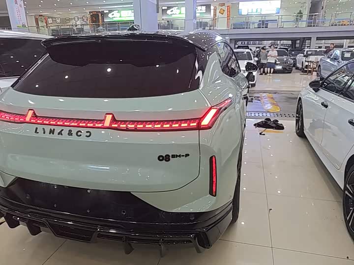 Lynk & Co 08 EM-P Hybrid, 2024 — фото 8 из 9