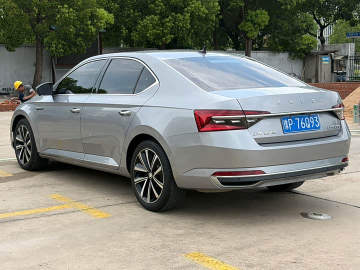 Skoda Superb, 2023 — фото 4 из 9