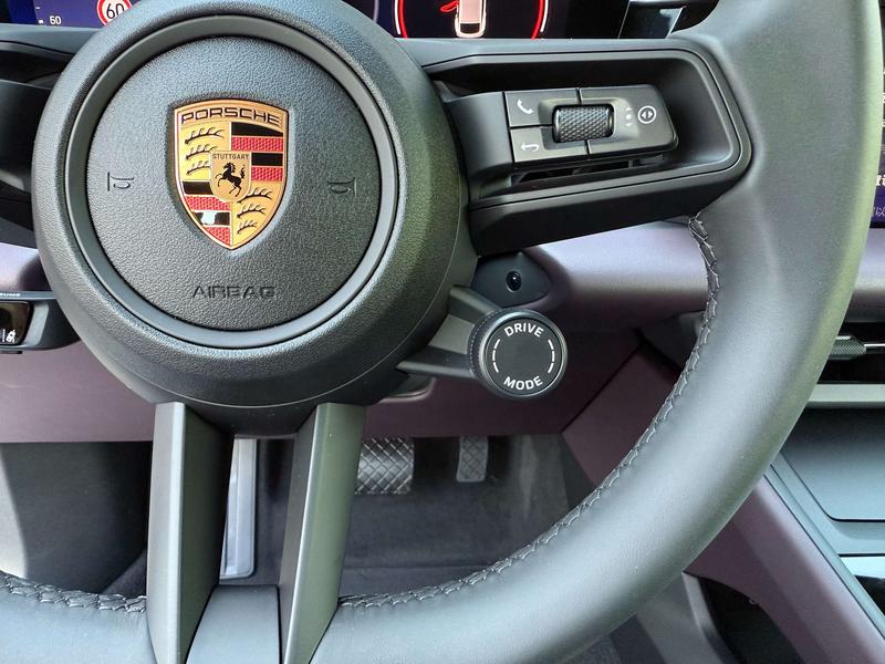 Porsche Macan EV, 2025 — фото 11 из 12