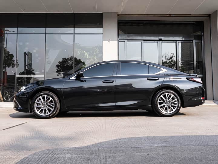 Lexus ES, 2024 — фото 4 из 9