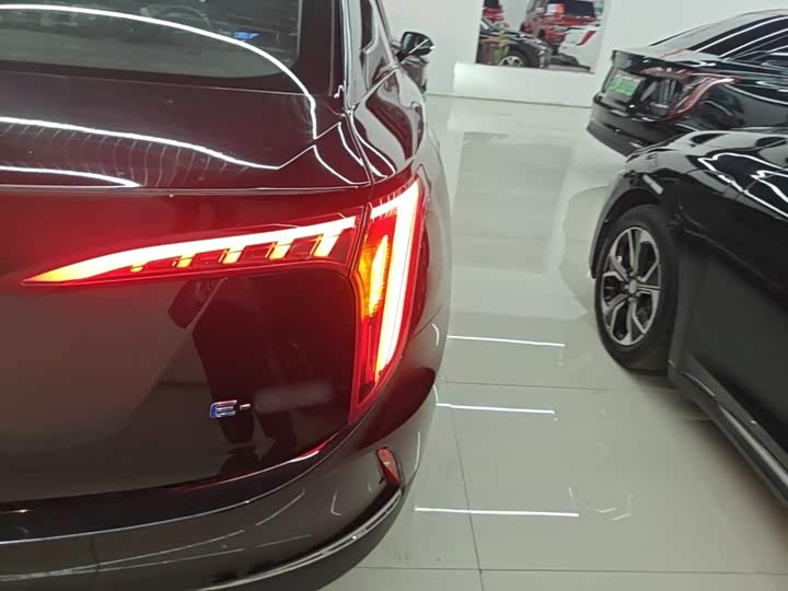 Hongqi E-QM5, 2024 — фото 8 из 9