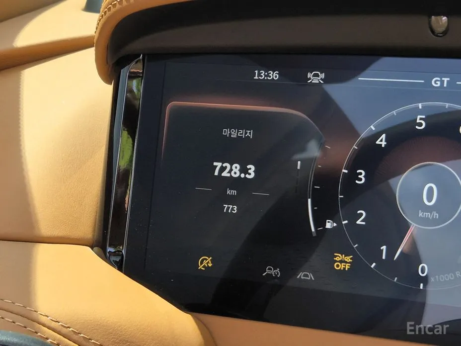 Aston Martin DB12, 2025 — фото 8 из 12