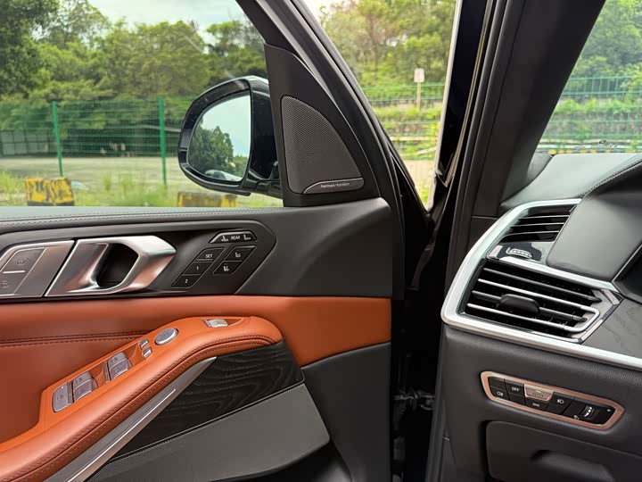 BMW X7, 2022 — фото 9 из 9