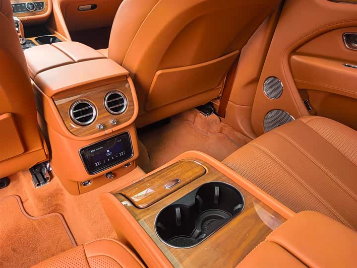 Bentley Bentayga, 2022 — фото 9 из 9