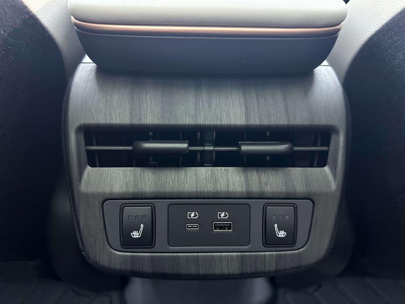 Nissan Ariya EV, 2023 — фото 7 из 10