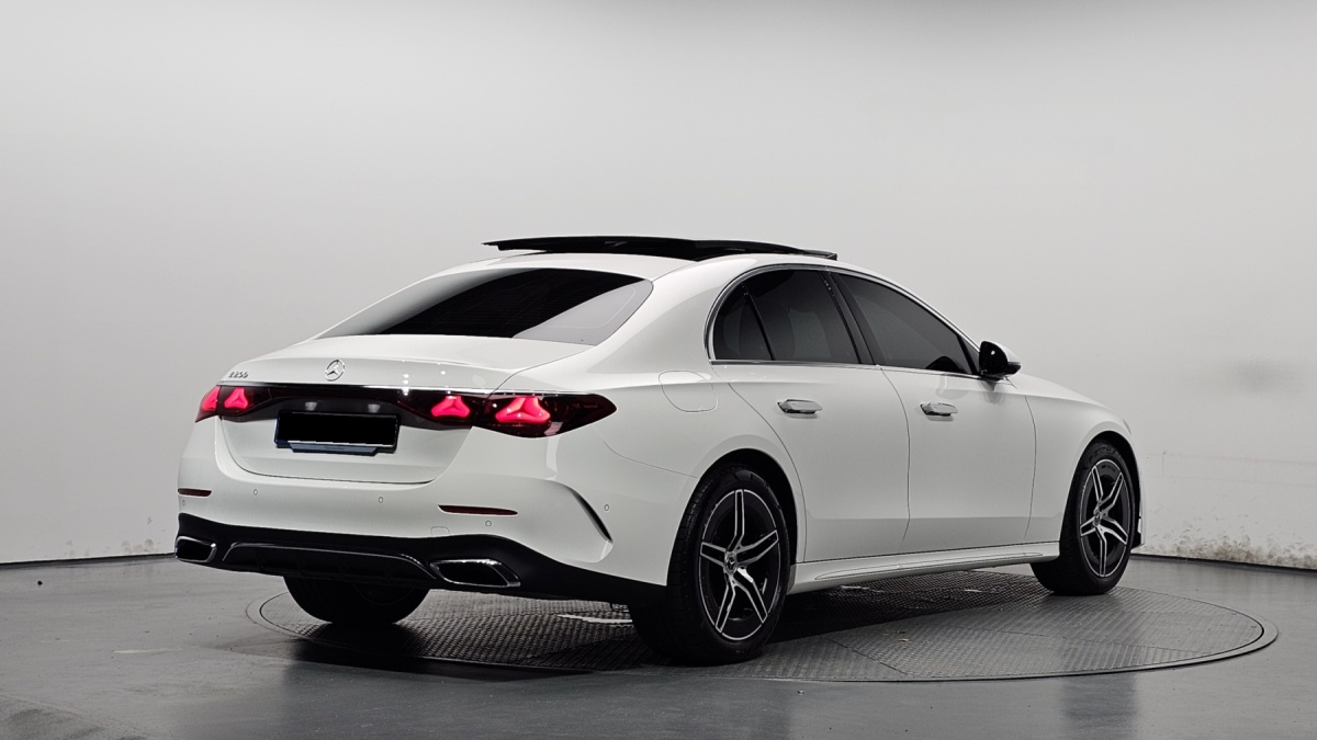 Mercedes-Benz E-Class, 2025 — фото 2 из 12