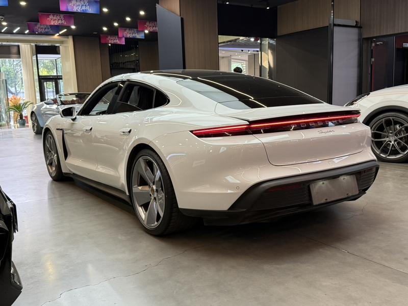 Porsche Taycan, 2024 — фото 4 из 9