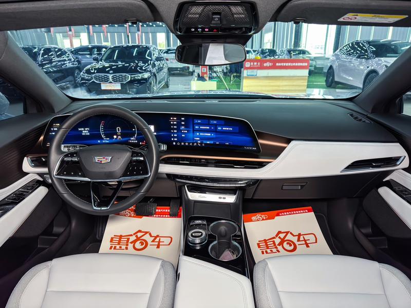 Cadillac GT4, 2025 — фото 6 из 10