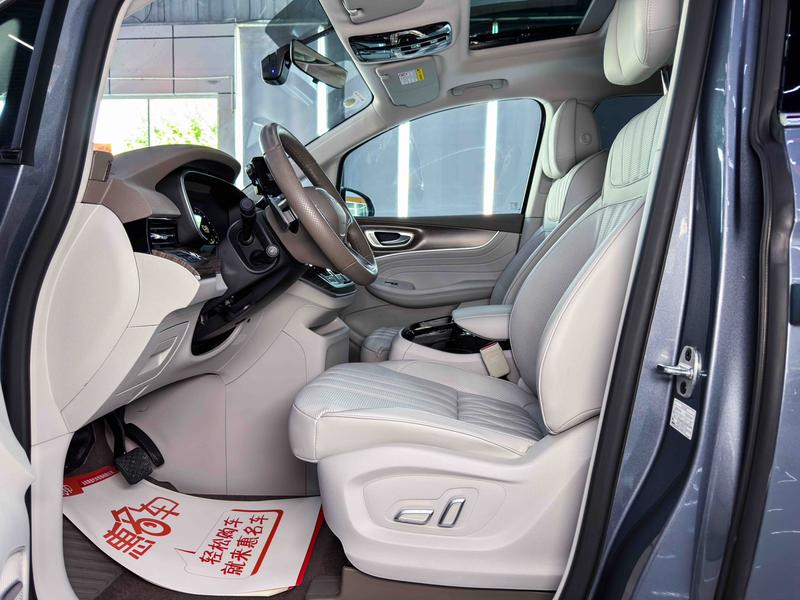 Roewe iMax 8, 2024 — фото 8 из 12