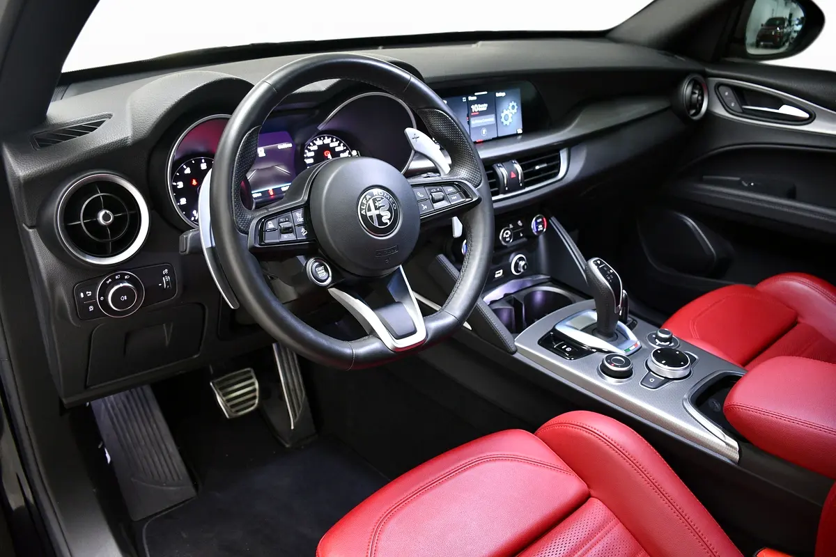 Alfa Romeo Stelvio, 2023 — фото 9 из 10