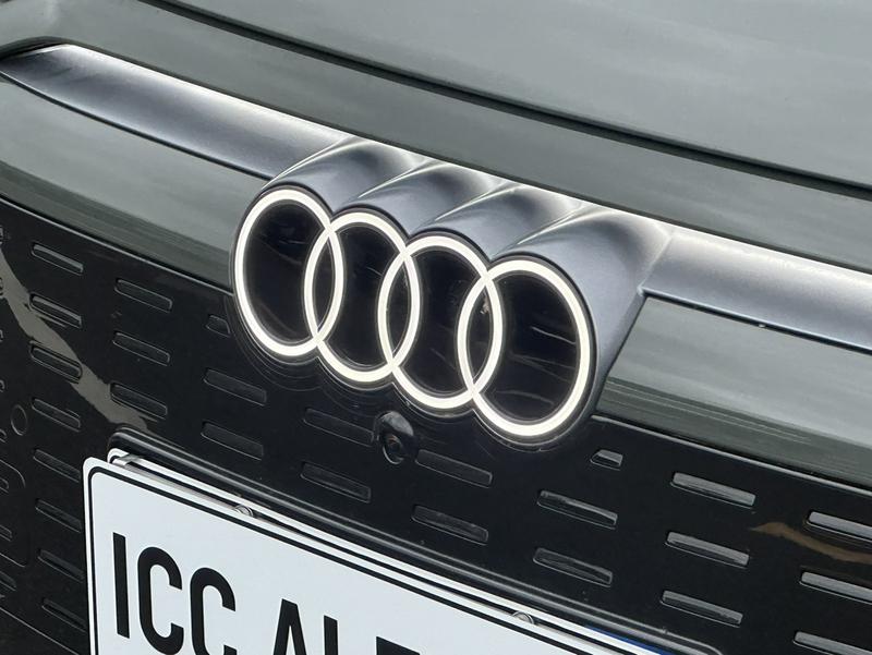 Audi Q6L e-tron, 2025 — фото 8 из 12
