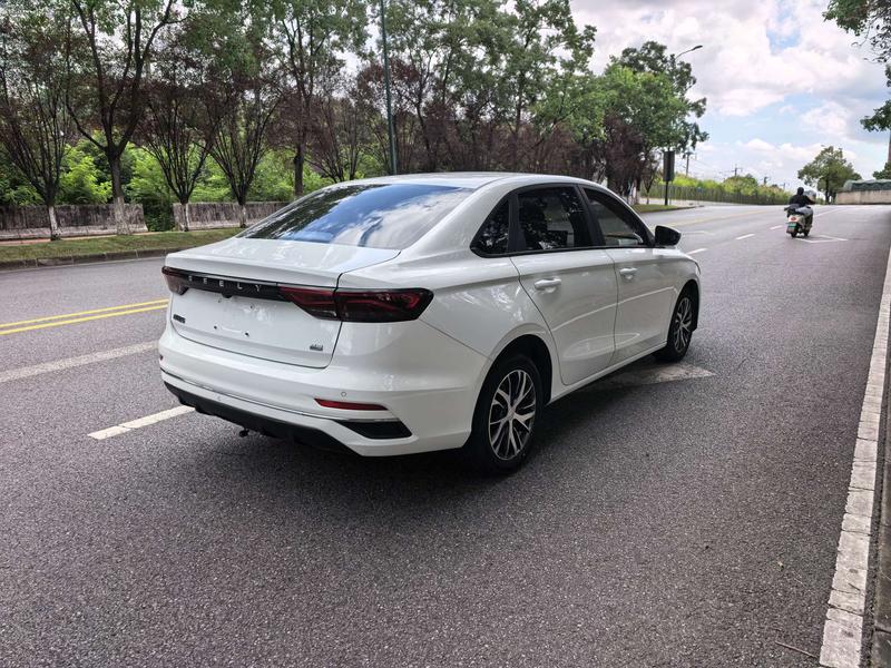 Geely Emgrand, 2023 — фото 6 из 9