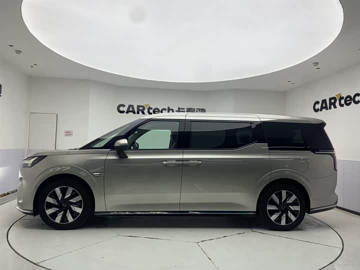 Volvo EM90, 2024 — фото 8 из 9