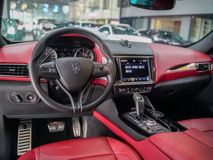 Maserati Levante, 2022 — фото 2 из 9