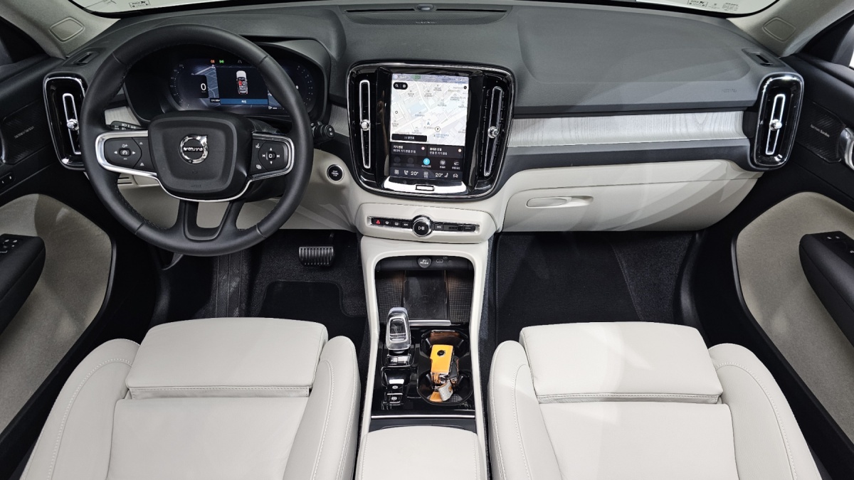 Volvo XC40, 2024 — фото 7 из 12