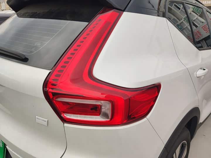 Volvo XC40 EV, 2022 — фото 8 из 9