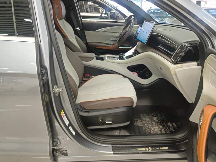 BYD Song Pro Hybrid, 2023 — фото 8 из 9