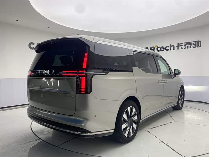 Volvo EM90, 2024 — фото 5 из 9