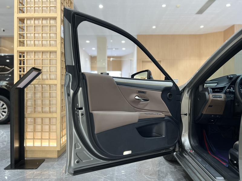 Lexus ES, 2025 — фото 12 из 12