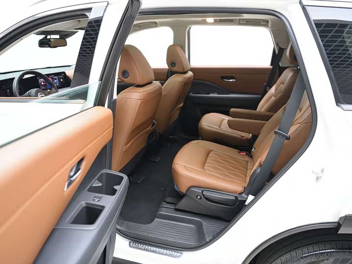 Nissan Pathfinder, 2023 — фото 8 из 9