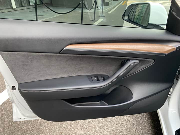 Tesla Model 3, 2023 — фото 8 из 9