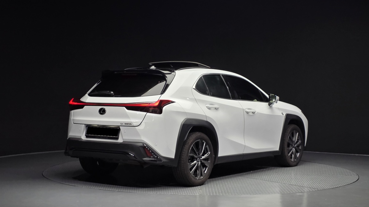 Lexus UX, 2023 — фото 2 из 12