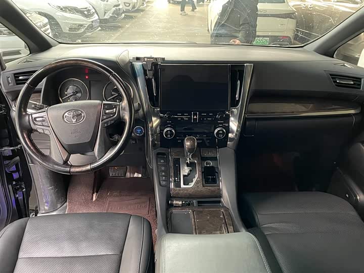 Toyota Vellfire, 2021 — фото 7 из 9