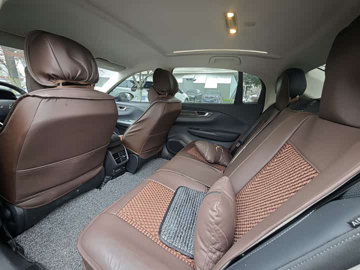 Hongqi E-QM5, 2023 — фото 7 из 9
