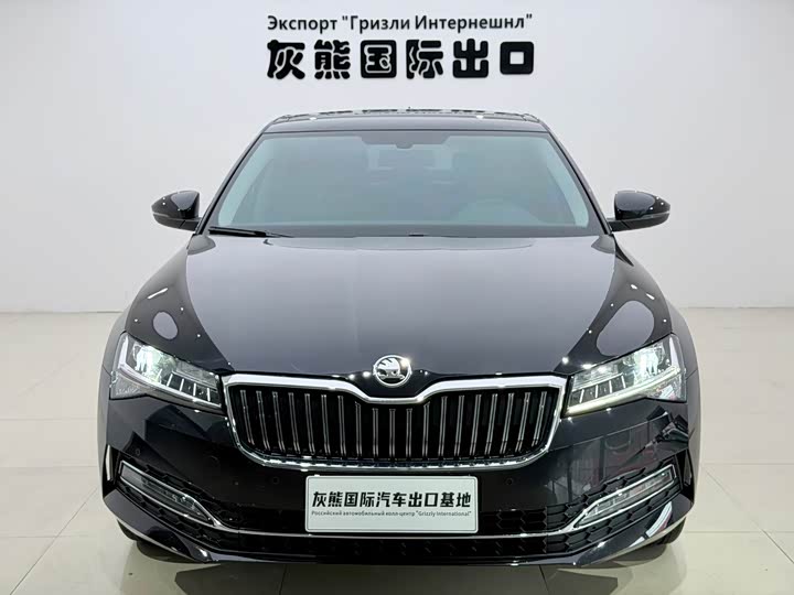 Skoda Superb, 2023 — фото 2 из 9