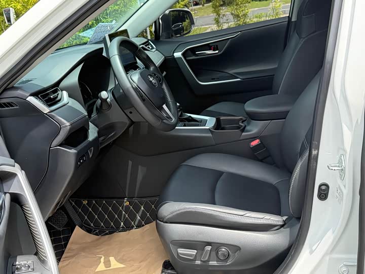 Toyota RAV4, 2022 — фото 4 из 9