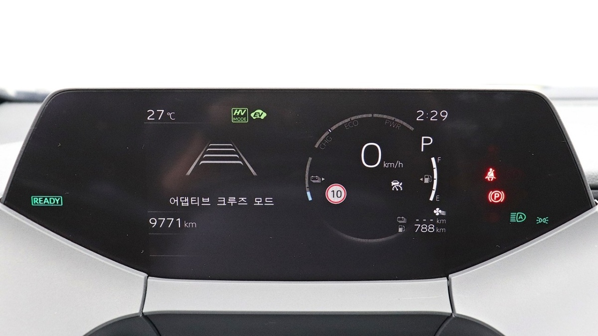 Toyota Prius, 2024 — фото 7 из 12
