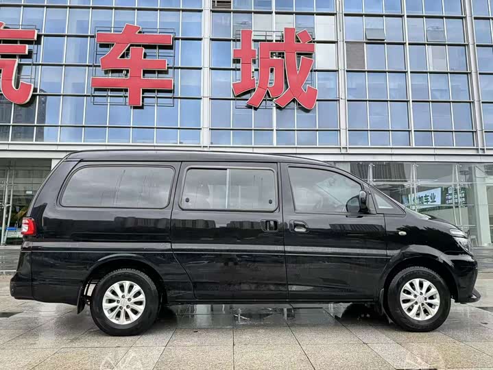 Dongfeng Forthing Lingzhi M5 EV, 2023 — фото 4 из 9