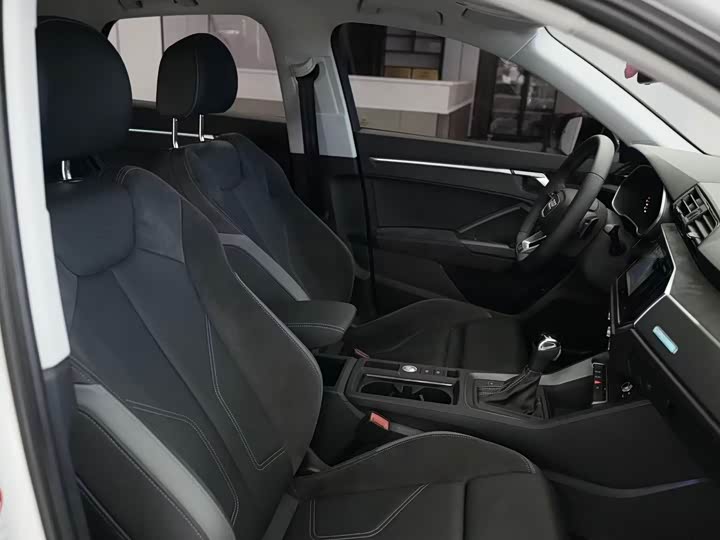 Audi Q3 Sportback, 2023 — фото 7 из 9