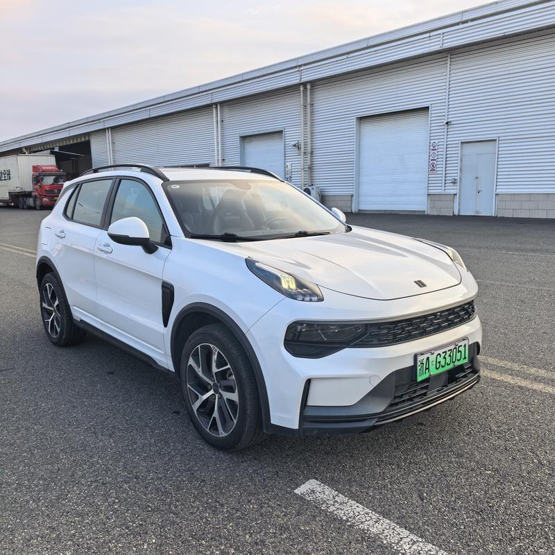 Lynk & Co 01 EM-P Hybrid, 2023 — фото 2 из 12