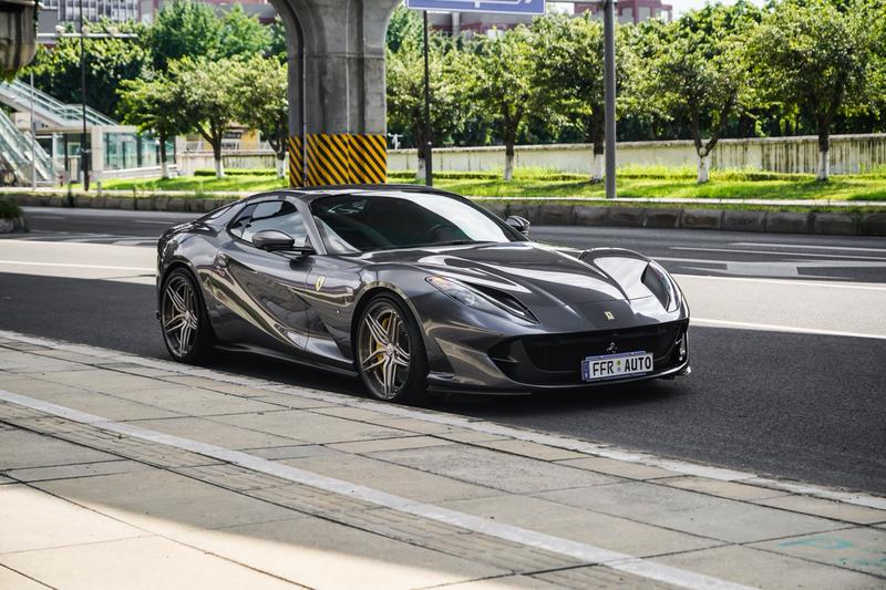 Ferrari 812, 2023 — фото 3 из 12