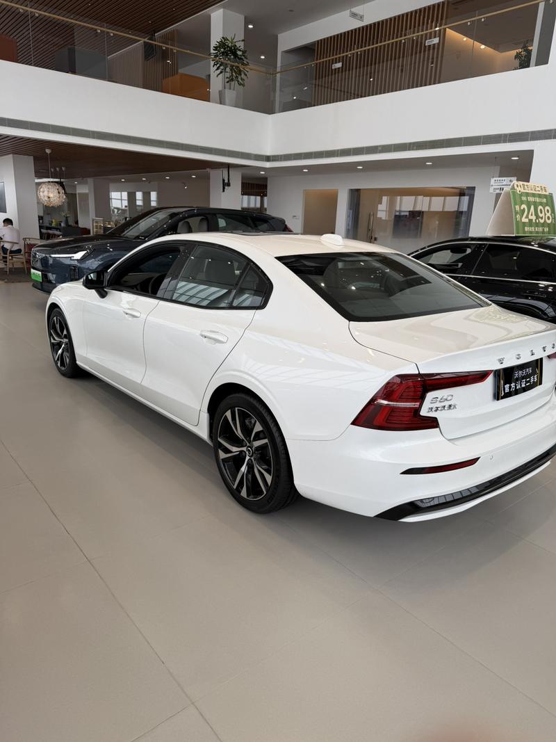 Volvo S60, 2024 — фото 4 из 11