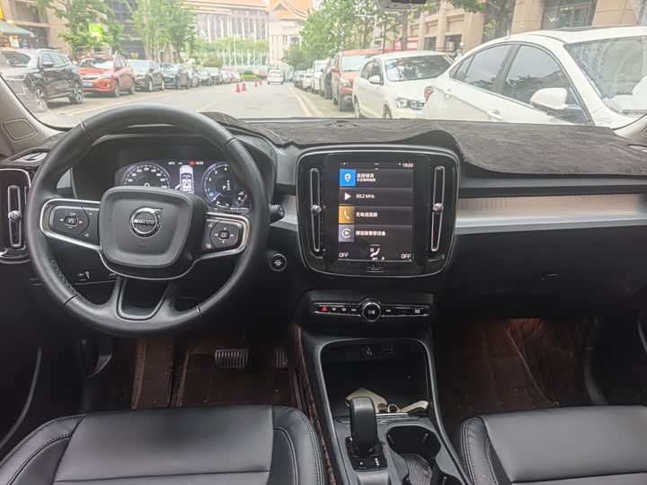 Volvo XC40, 2022 — фото 5 из 9
