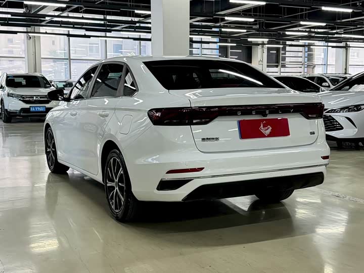 Geely Emgrand, 2022 — фото 7 из 9