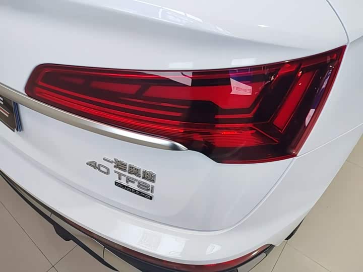 Audi Q5L Sportback, 2022 — фото 8 из 9